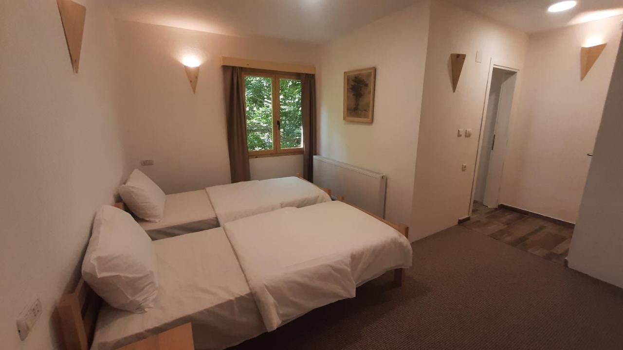Hotel Ravnjak Dobrilovina Екстер'єр фото