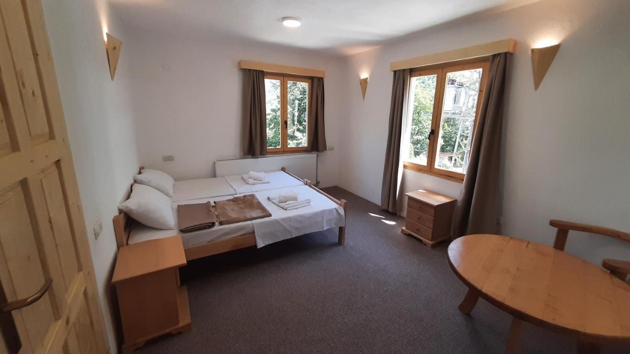 Hotel Ravnjak Dobrilovina Екстер'єр фото