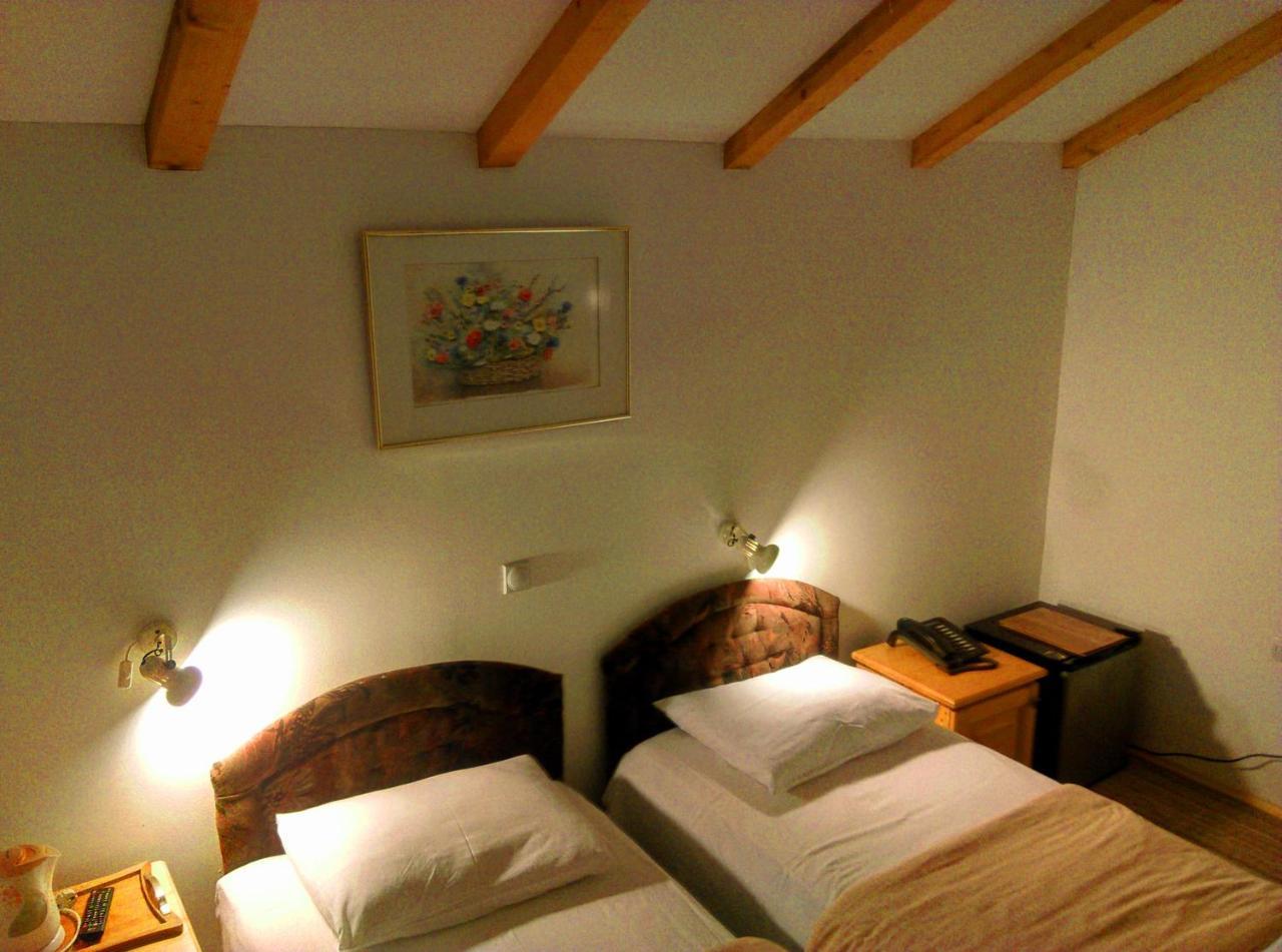 Hotel Ravnjak Dobrilovina Екстер'єр фото