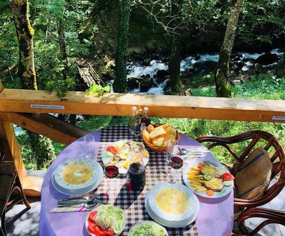 Hotel Ravnjak Dobrilovina Екстер'єр фото